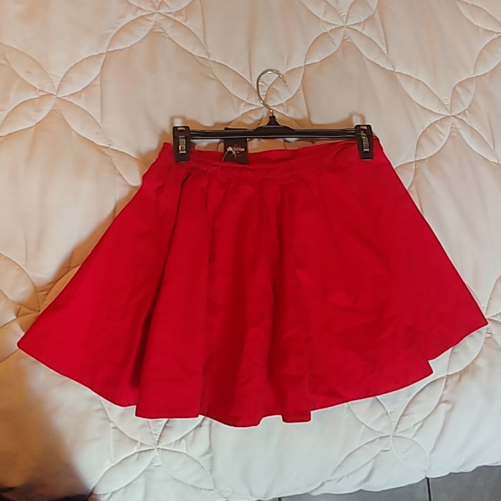 New with tag skirt color Red size small - Picture 2 of 2